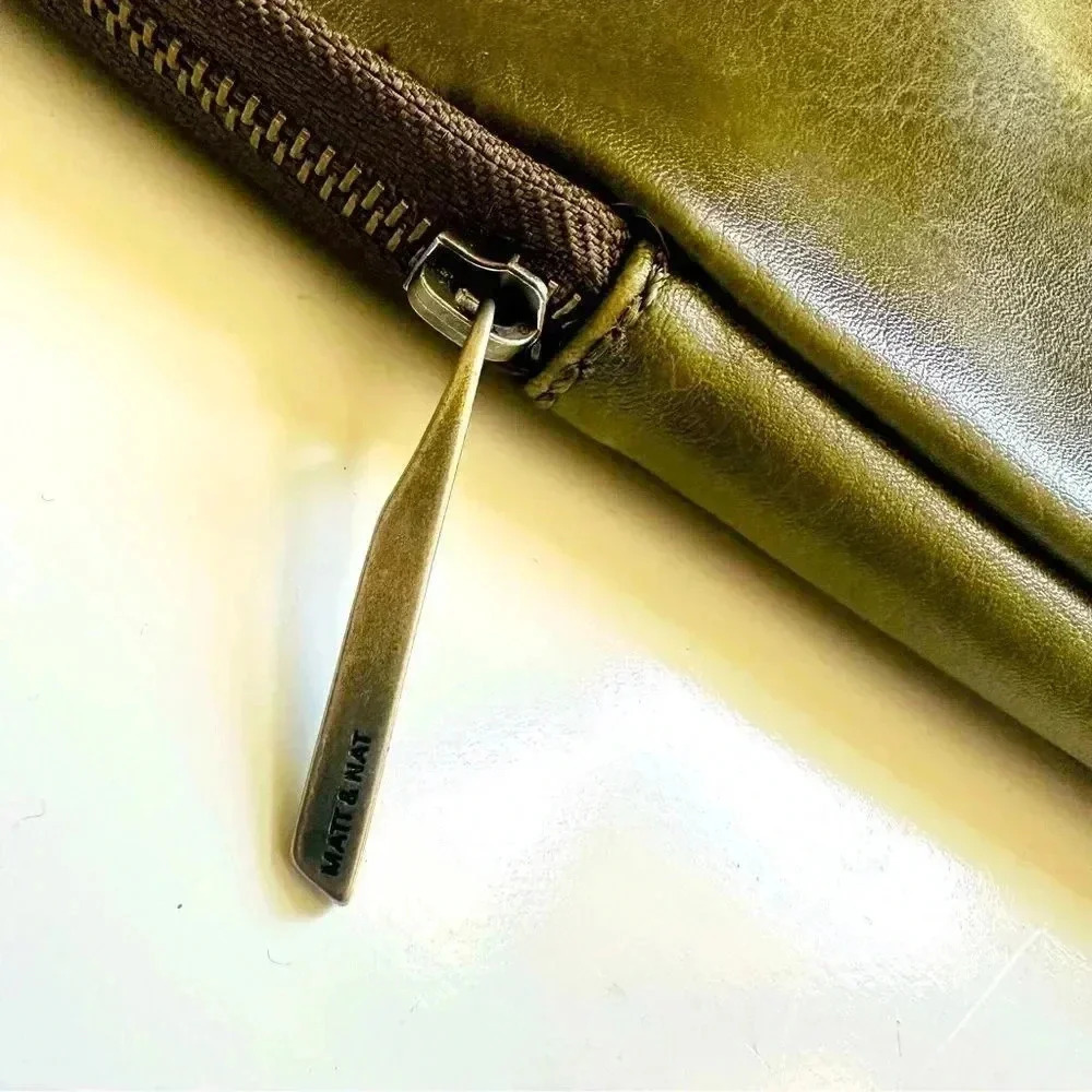 Nwot Matt & Nat 15" Vegan Laptop Case - Vintage - Olive — image 4 of 8